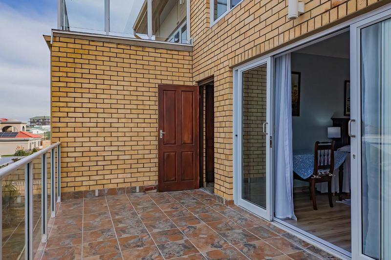9 Bedroom Property for Sale in Outeniqua Strand Western Cape